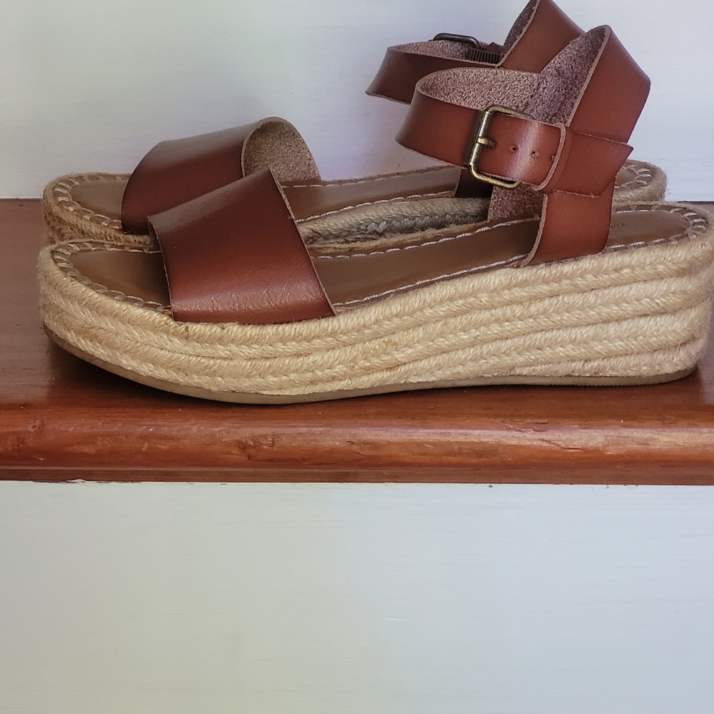 Universal Thread 2 Inch Platform Sandals Size 8 1… - image 4